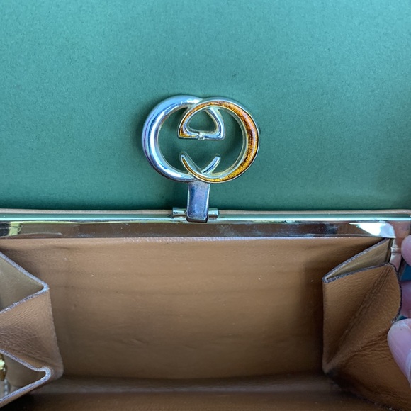 Authentic Vintage Gucci Sherry line compact wallet (approx: H 4x 2.5 x W 5”) - Picture 4 of 9